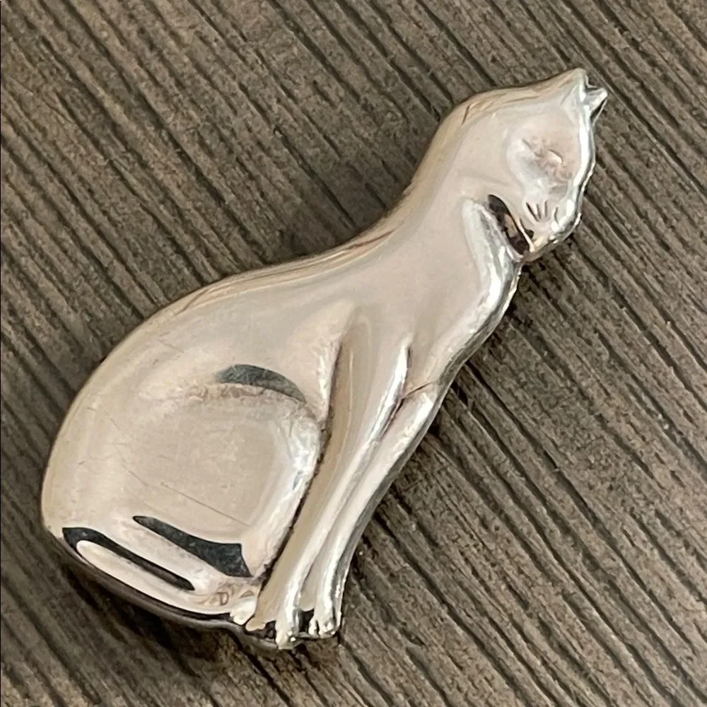 Vintage Sterling Silver Cat Figurine Brooch Sitting Pretty Kitty Cat